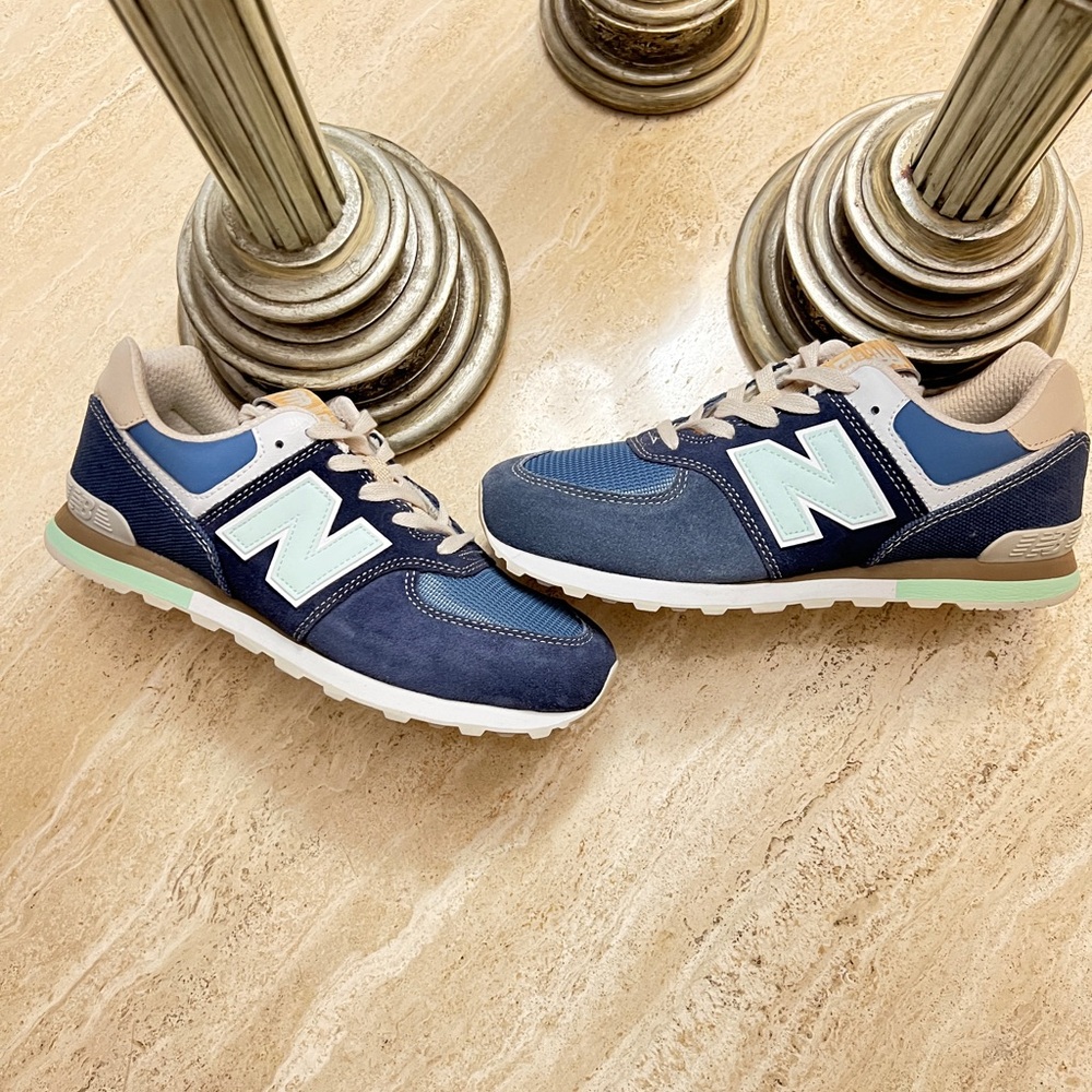 New Balance 574Navy and Cream Sneakers size 5.0 NWB